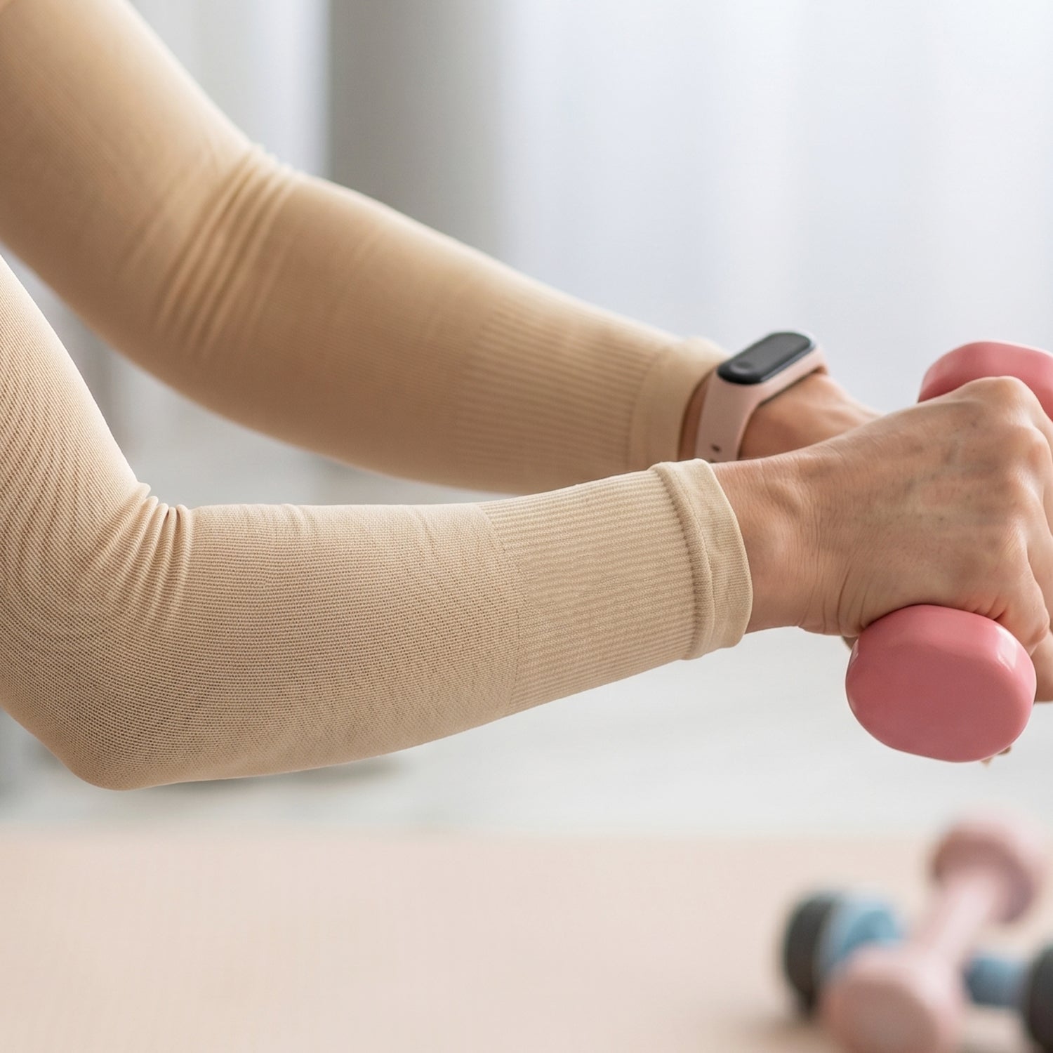 08_arm_sleeves_lifestyle_4.jpg