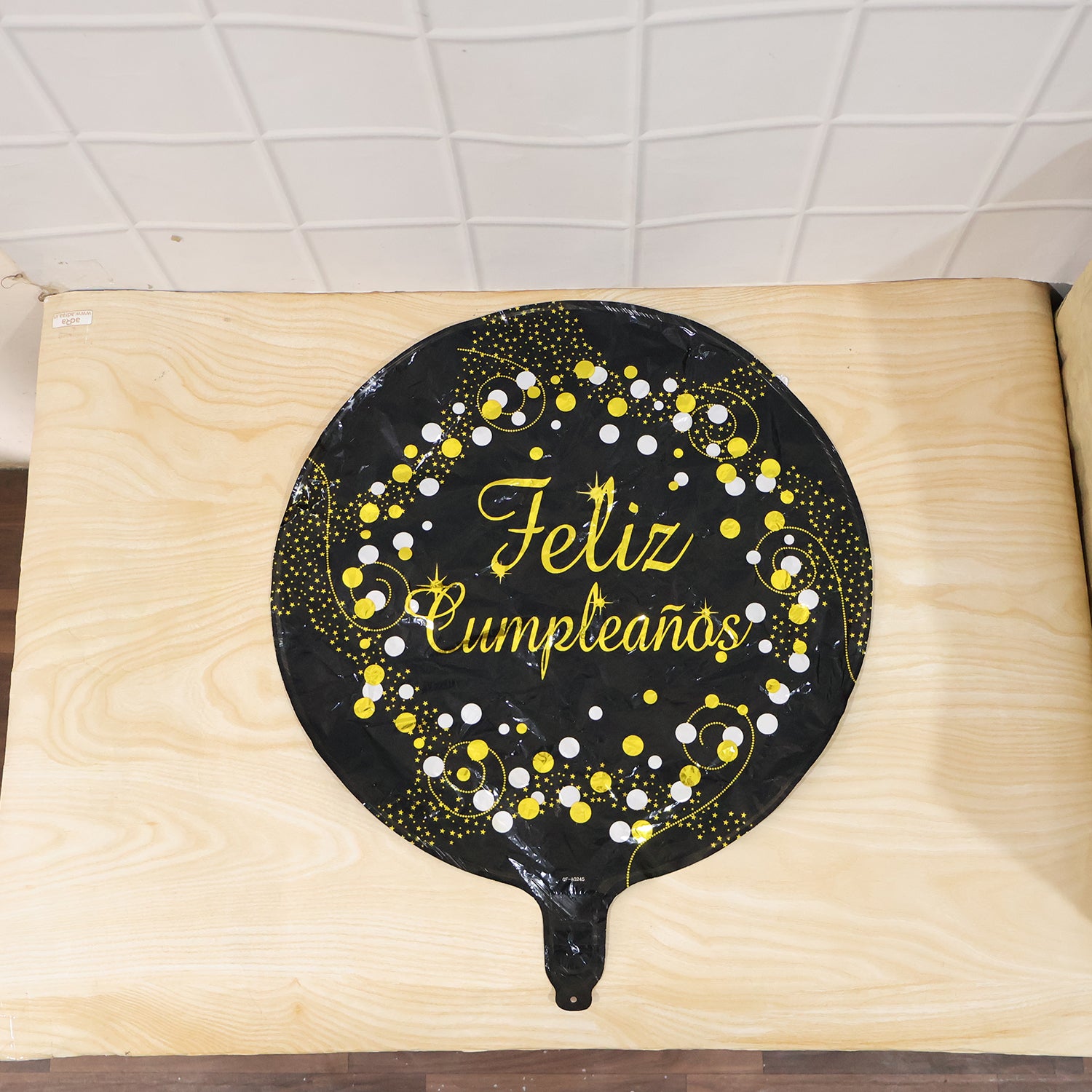 FelizFoilBalloonround004-live.jpg