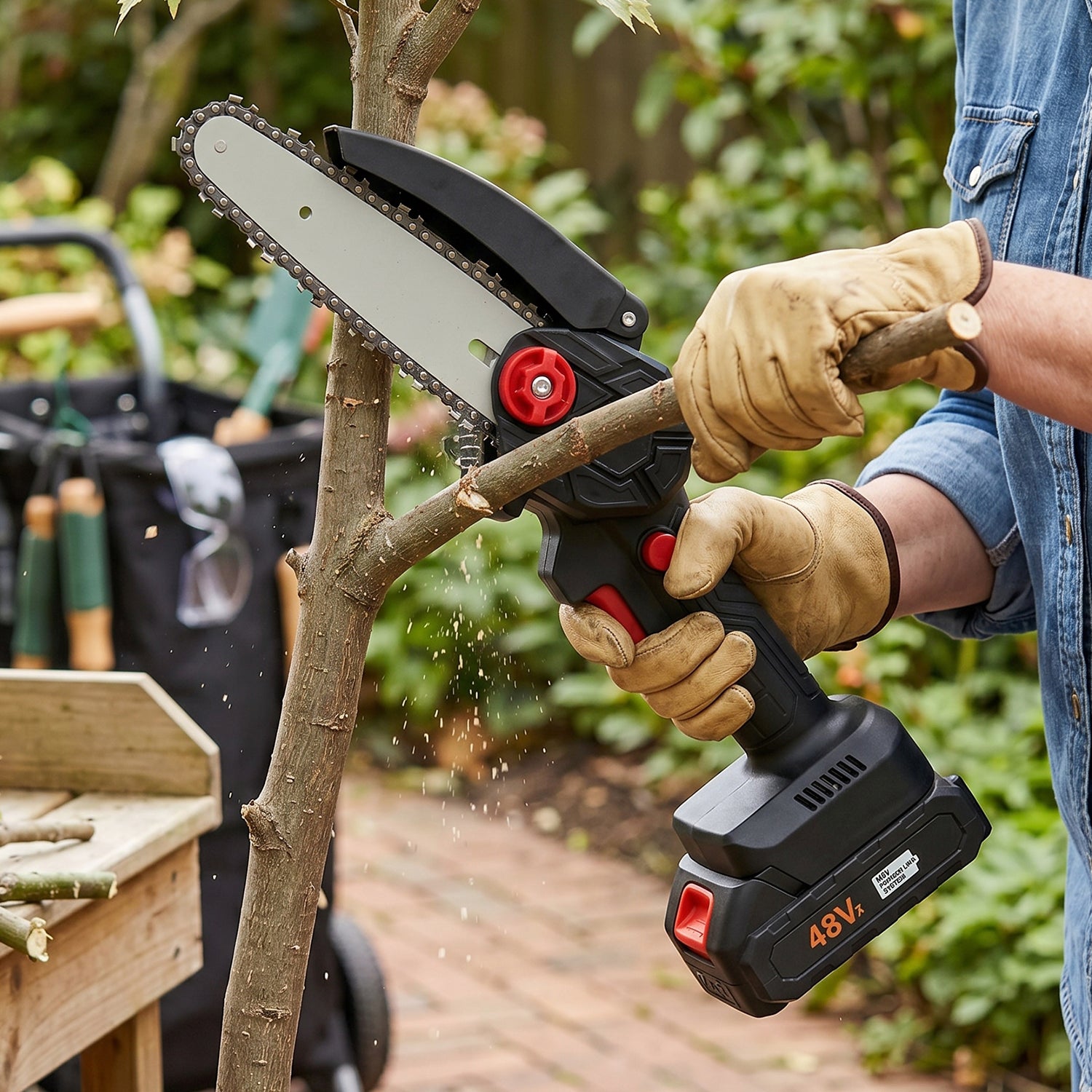 Mini-Chainsaw-Cordless-5.jpg