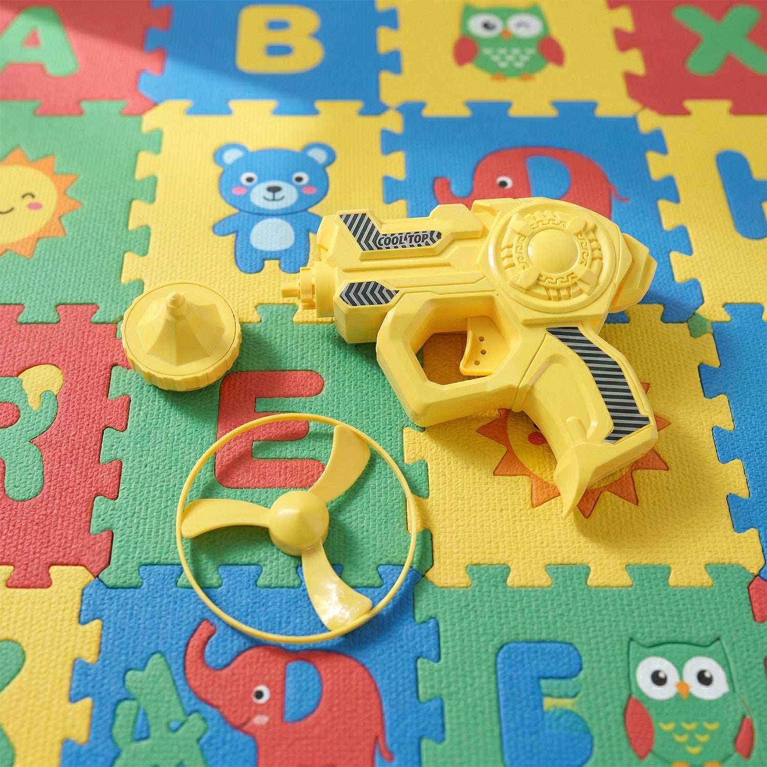 PlasticFlyingDiscLauncherToyGun-05.jpg