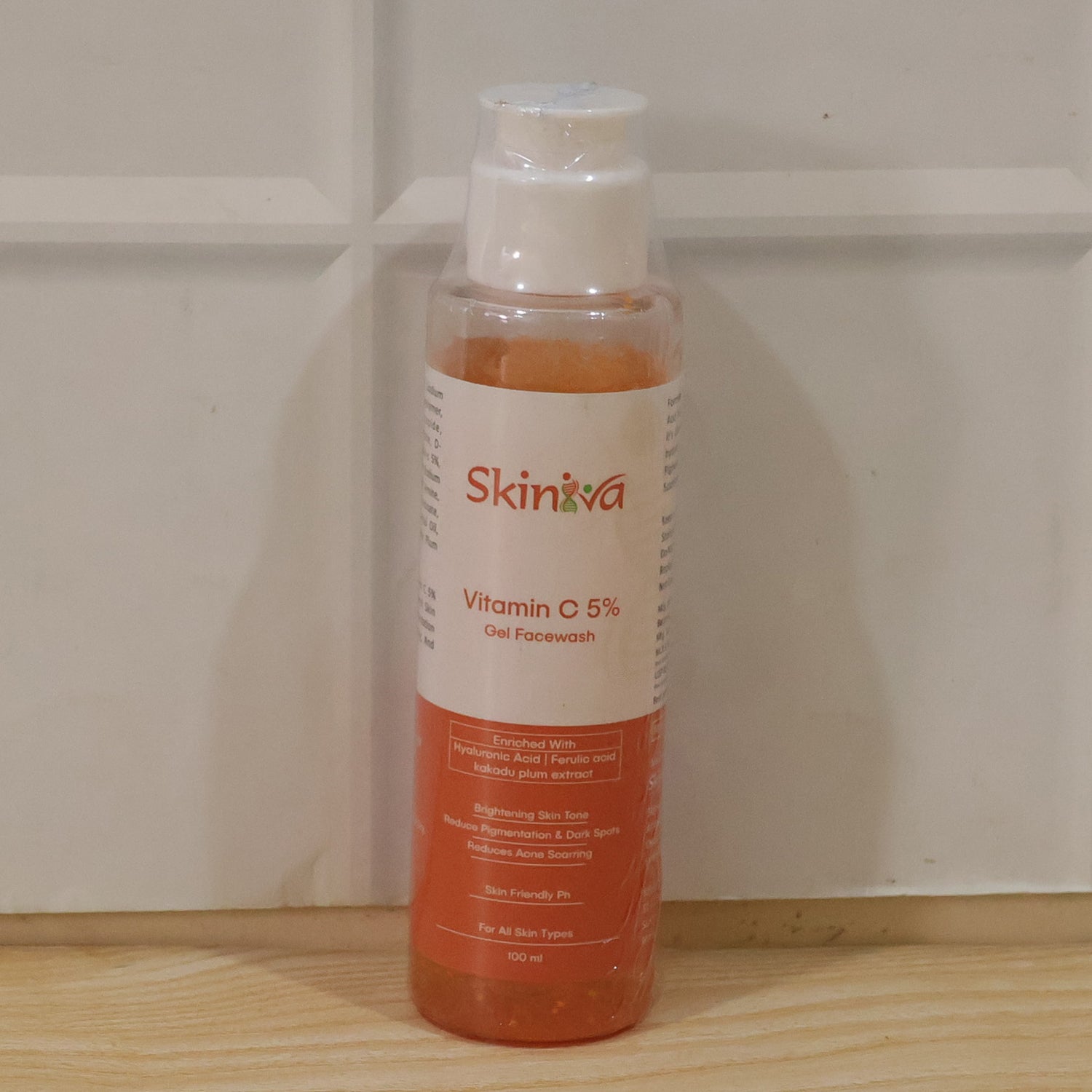 Vitamin-C-Gel-Facewash-8.jpg